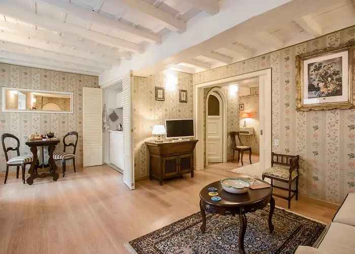 Luxury With Direct Trevi Fountain View Romantic Rome