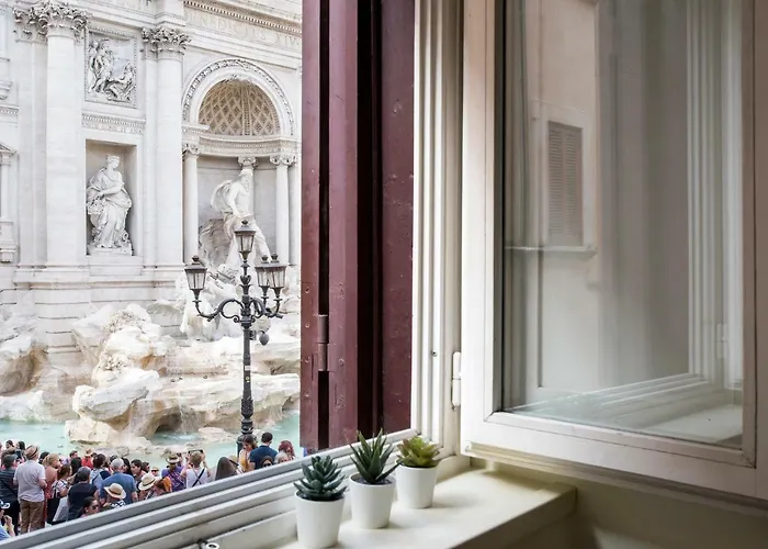 Luxury With Direct Trevi Fountain View Romantic Rome