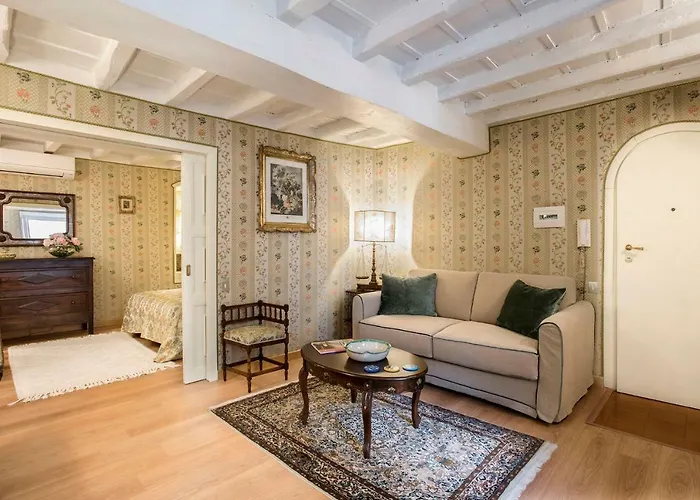 Luxury With Direct Trevi Fountain View Romantic Rome